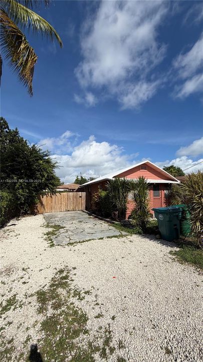 En Renta: $2,000 (4 camas, 2 baños, 1646 Pies cuadrados)