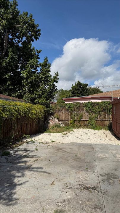 En Renta: $2,000 (4 camas, 2 baños, 1646 Pies cuadrados)