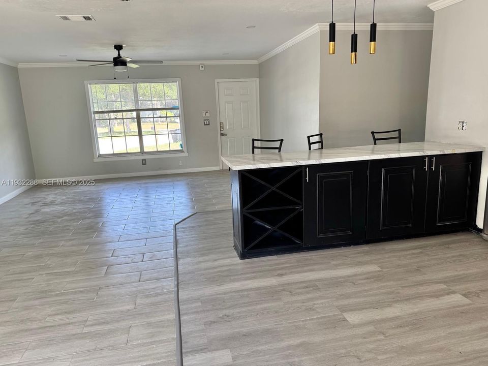 For Sale: $350,000 (3 beds, 2 baths, 1176 Square Feet)