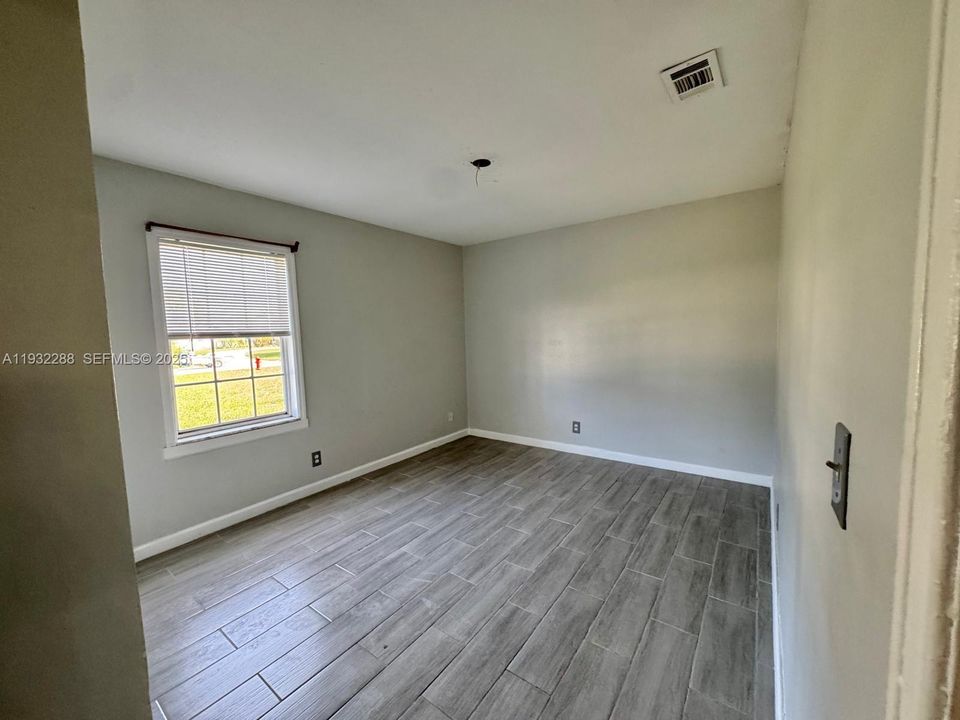 For Sale: $350,000 (3 beds, 2 baths, 1176 Square Feet)