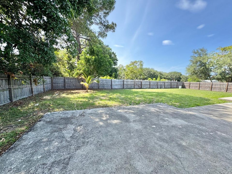 For Sale: $350,000 (3 beds, 2 baths, 1176 Square Feet)