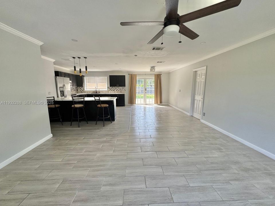 For Sale: $350,000 (3 beds, 2 baths, 1176 Square Feet)