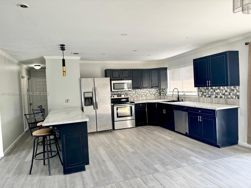 For Sale: $350,000 (3 beds, 2 baths, 1176 Square Feet)