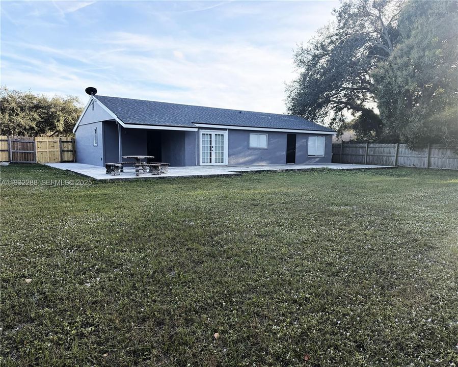 For Sale: $350,000 (3 beds, 2 baths, 1176 Square Feet)