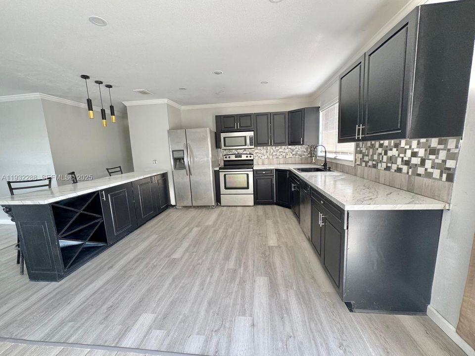 For Sale: $350,000 (3 beds, 2 baths, 1176 Square Feet)