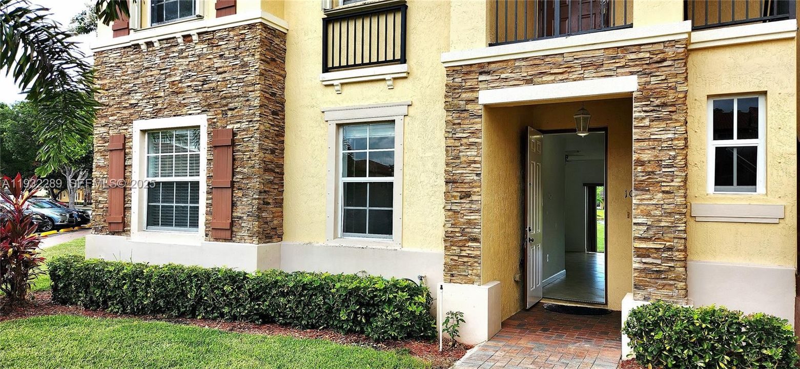 出租: $1,875 (3 贝兹, 2 浴室, 1062 平方英尺)