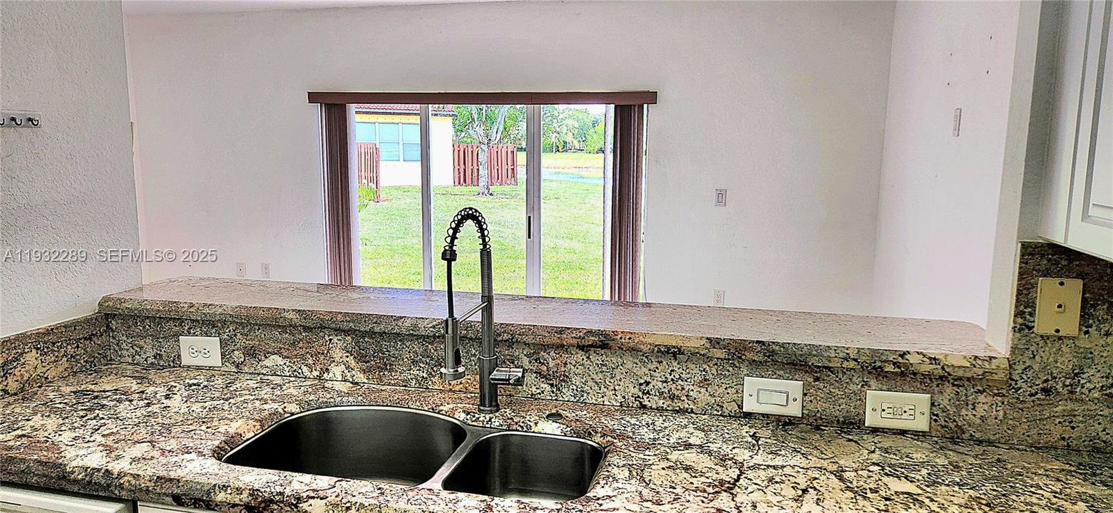 出租: $1,875 (3 贝兹, 2 浴室, 1062 平方英尺)