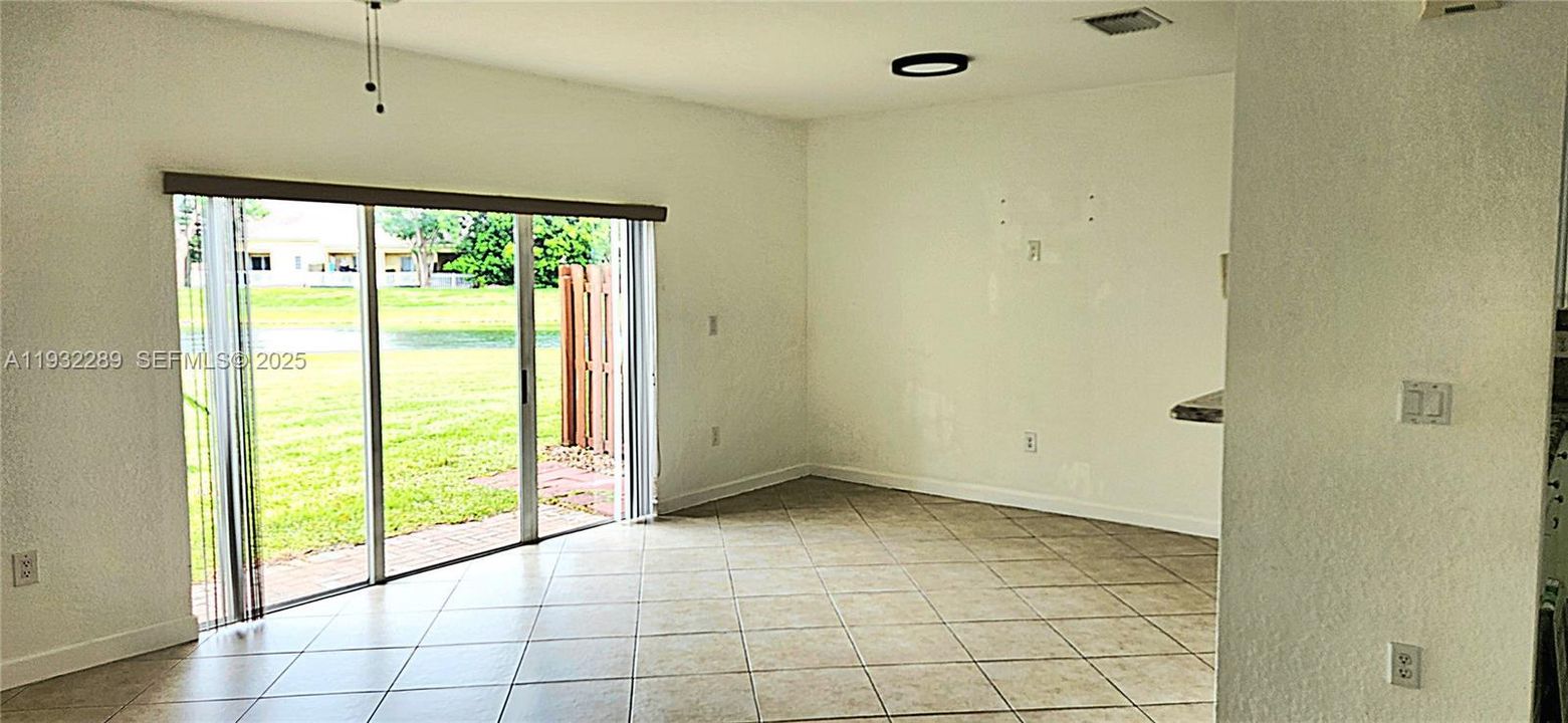 出租: $1,875 (3 贝兹, 2 浴室, 1062 平方英尺)