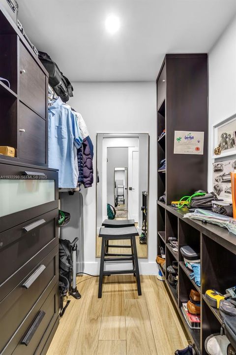 В аренду: $17,500 (5 спален, 4 ванн, 0 Квадратных фут)