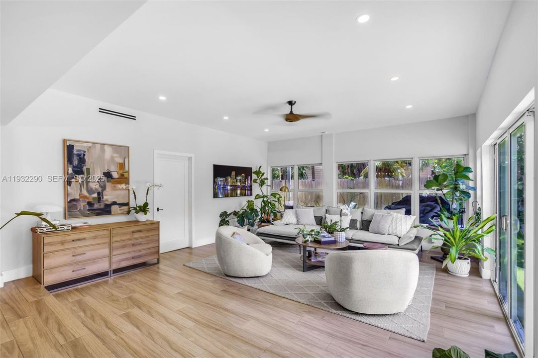 В аренду: $17,500 (5 спален, 4 ванн, 0 Квадратных фут)