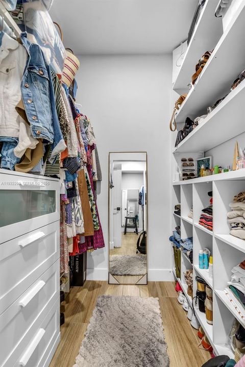 В аренду: $17,500 (5 спален, 4 ванн, 0 Квадратных фут)