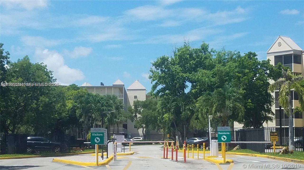 For Rent: $2,000 (1 beds, 1 baths, 710 Square Feet)