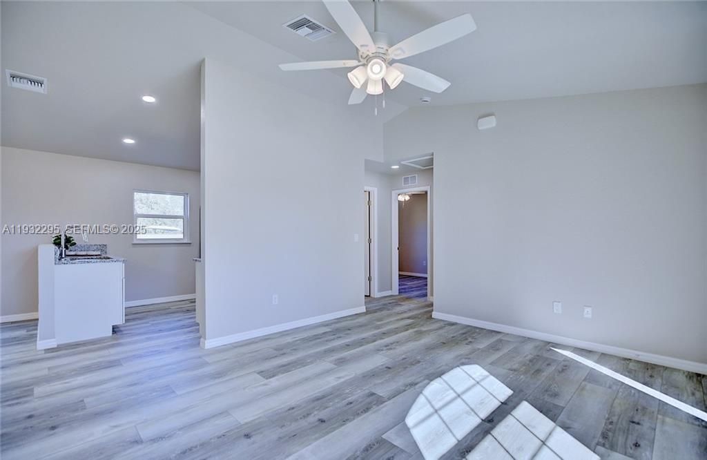 На продажу: $259,900 (3 спален, 2 ванн, 1220 Квадратных фут)