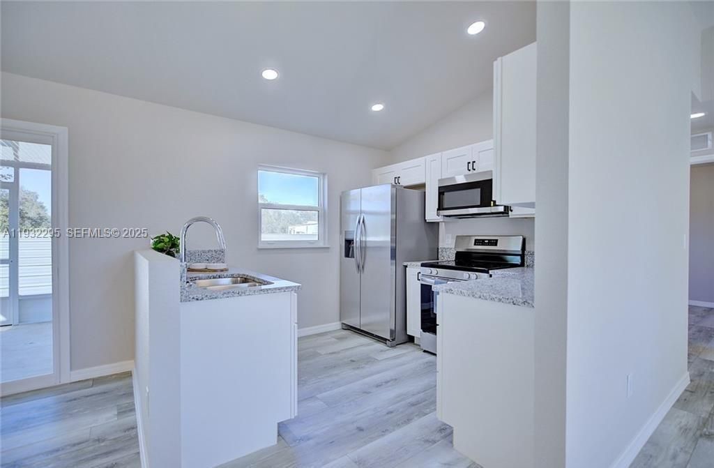 На продажу: $259,900 (3 спален, 2 ванн, 1220 Квадратных фут)