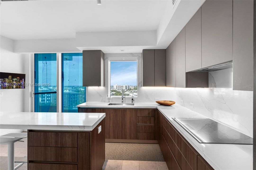 待售: $5,100,000 (3 贝兹, 3 浴室, 2790 平方英尺)