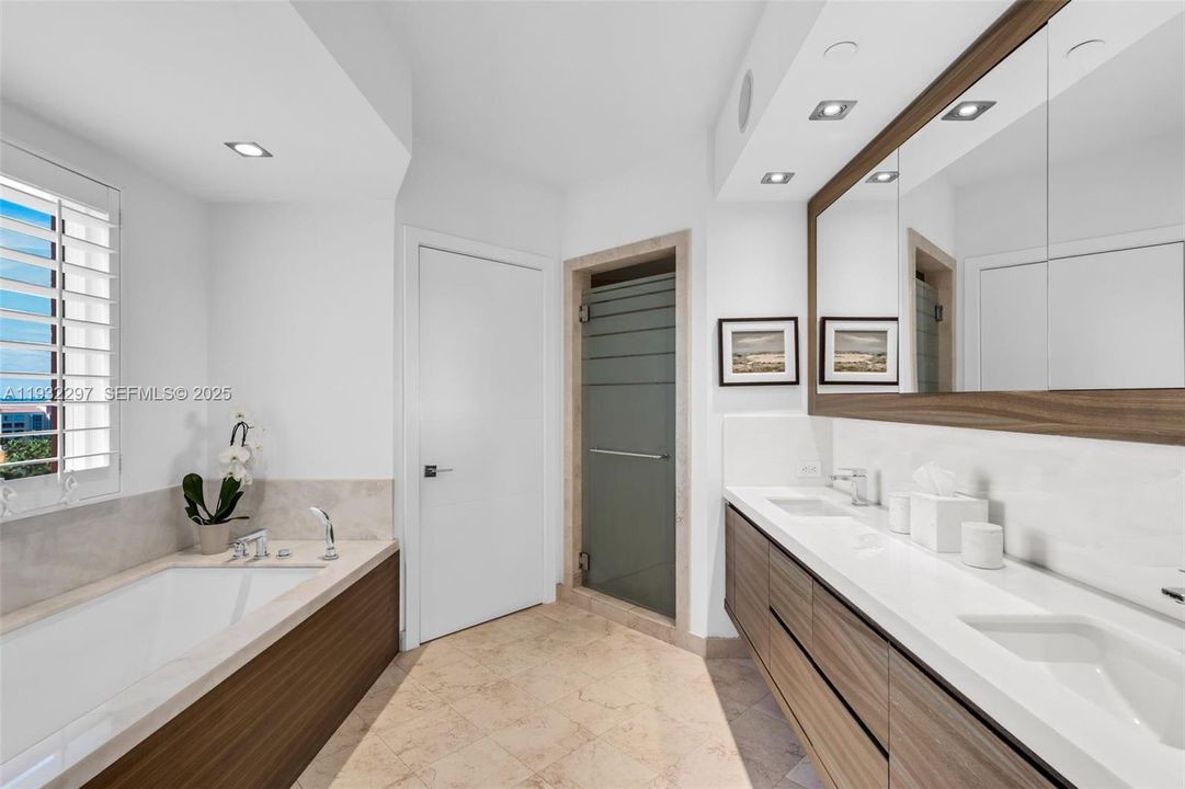 待售: $5,100,000 (3 贝兹, 3 浴室, 2790 平方英尺)