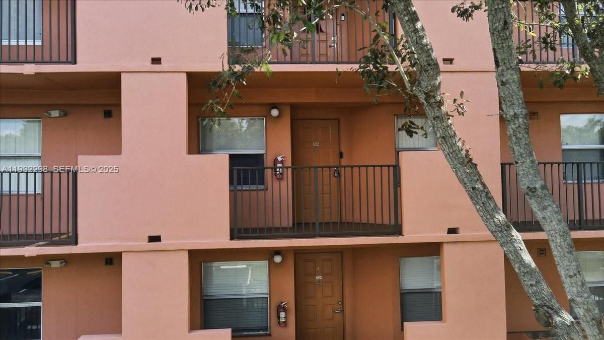 For Sale: $169,000 (2 beds, 1 baths, 1032 Square Feet)
