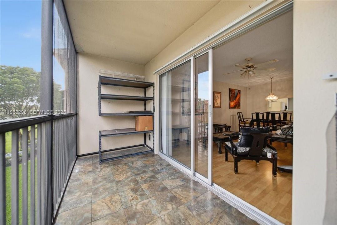 For Sale: $169,000 (2 beds, 1 baths, 1032 Square Feet)