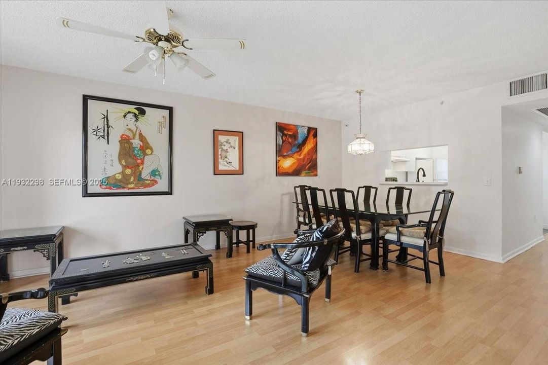 For Sale: $169,000 (2 beds, 1 baths, 1032 Square Feet)