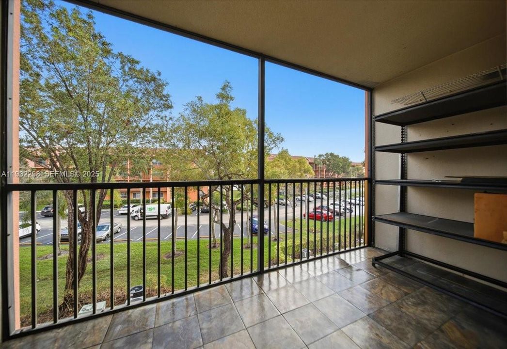 For Sale: $169,000 (2 beds, 1 baths, 1032 Square Feet)