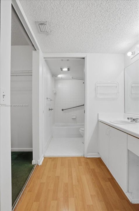 For Sale: $169,000 (2 beds, 1 baths, 1032 Square Feet)