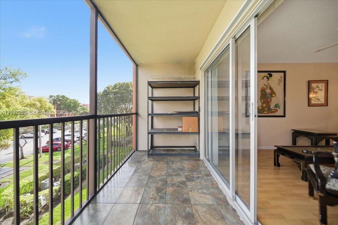 For Sale: $169,000 (2 beds, 1 baths, 1032 Square Feet)