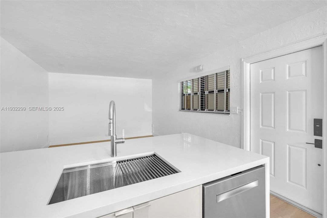 出租: $3,400 (2 贝兹, 1 浴室, 679 平方英尺)