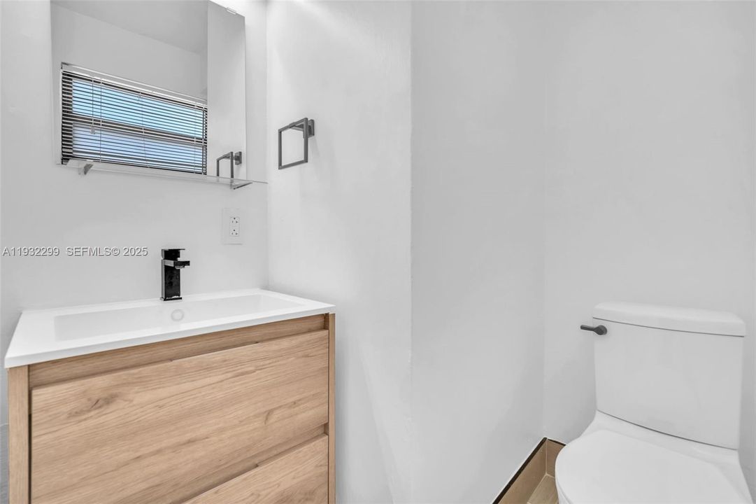 出租: $3,400 (2 贝兹, 1 浴室, 679 平方英尺)