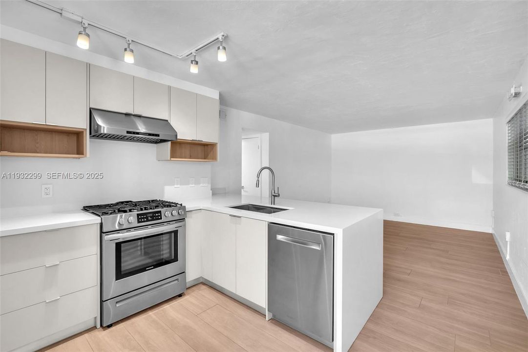 出租: $3,400 (2 贝兹, 1 浴室, 679 平方英尺)