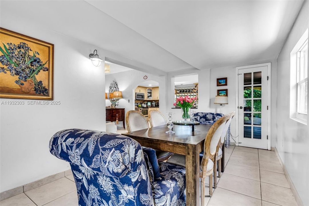 For Sale: $686,000 (3 beds, 2 baths, 1336 Square Feet)