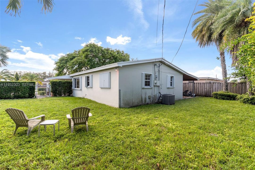 For Sale: $686,000 (3 beds, 2 baths, 1336 Square Feet)