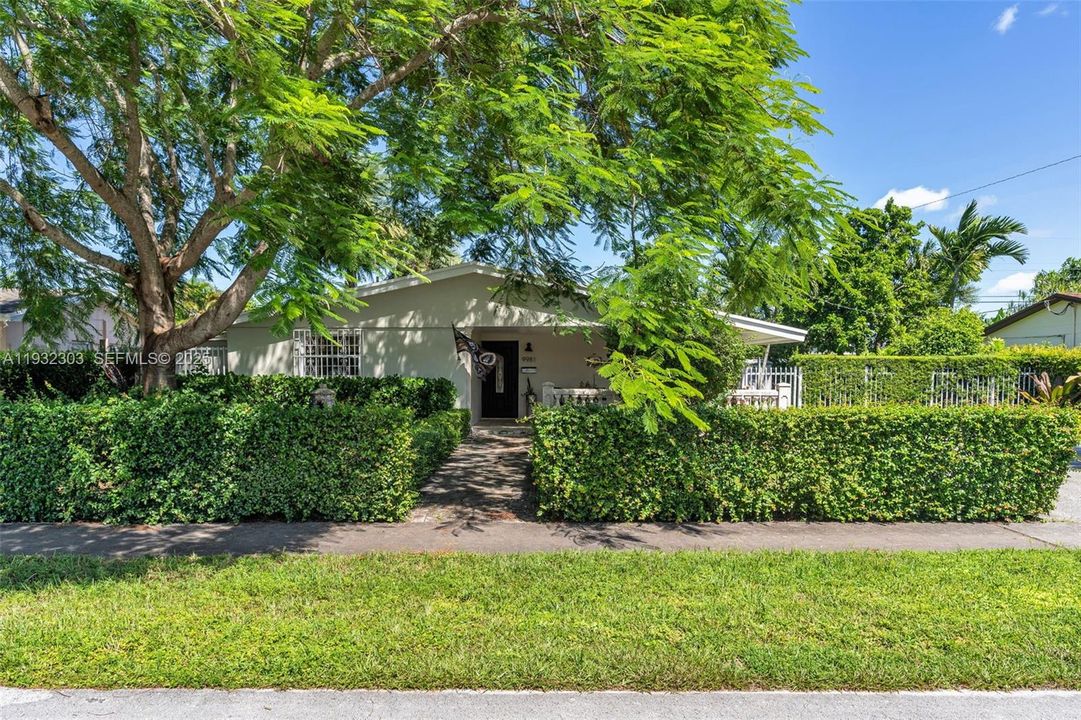 For Sale: $686,000 (3 beds, 2 baths, 1336 Square Feet)