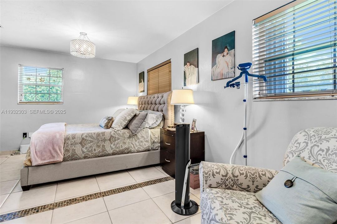 For Sale: $686,000 (3 beds, 2 baths, 1336 Square Feet)