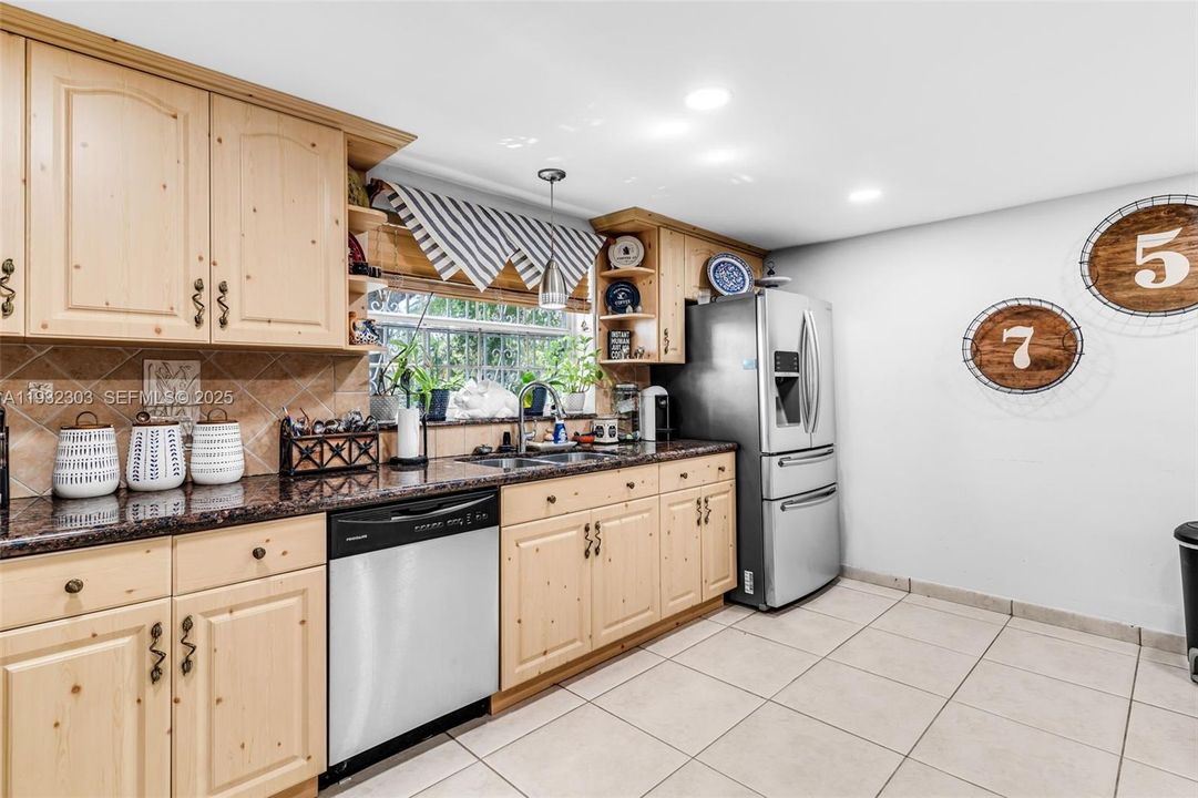 For Sale: $686,000 (3 beds, 2 baths, 1336 Square Feet)