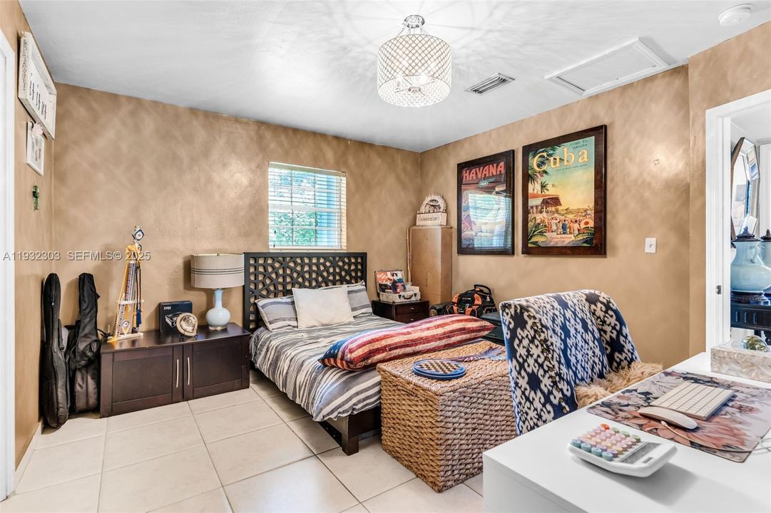 For Sale: $686,000 (3 beds, 2 baths, 1336 Square Feet)