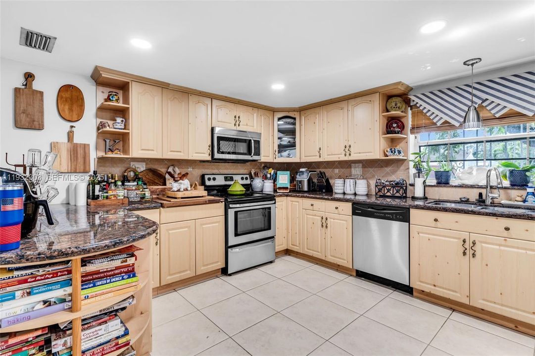 For Sale: $686,000 (3 beds, 2 baths, 1336 Square Feet)