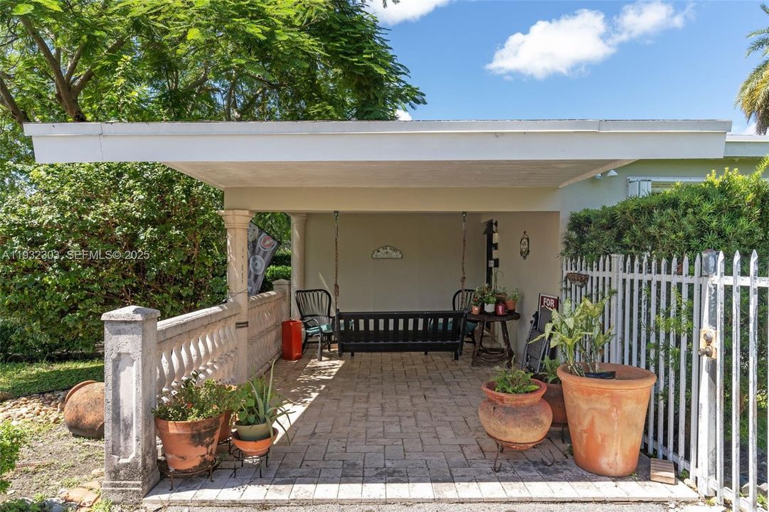 For Sale: $686,000 (3 beds, 2 baths, 1336 Square Feet)