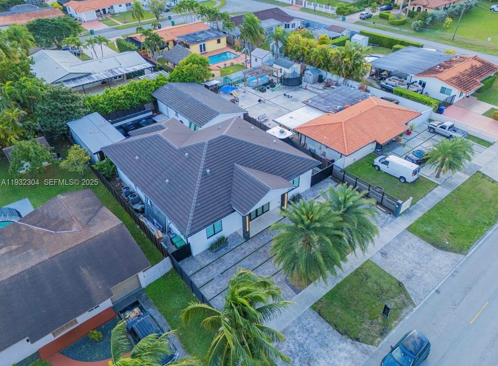 En Venta: $1,695,000 (6 camas, 6 baños, 3871 Pies cuadrados)