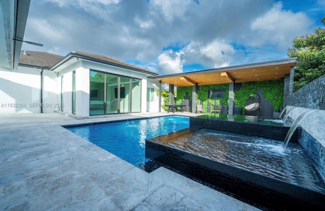 En Venta: $1,695,000 (6 camas, 6 baños, 3871 Pies cuadrados)