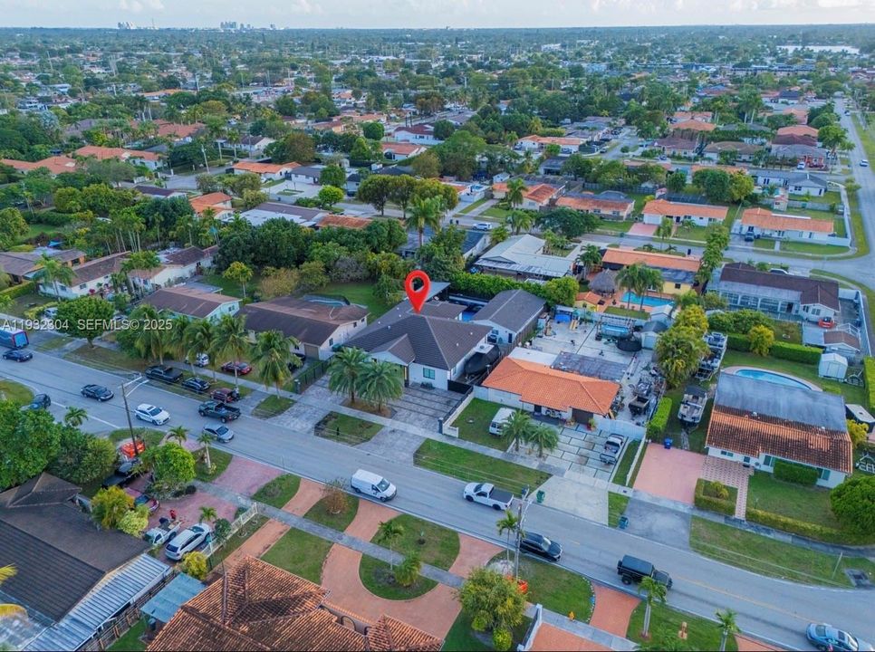 En Venta: $1,695,000 (6 camas, 6 baños, 3871 Pies cuadrados)