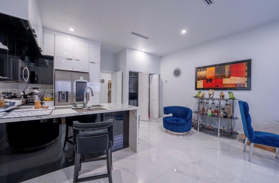 En Venta: $1,695,000 (6 camas, 6 baños, 3871 Pies cuadrados)