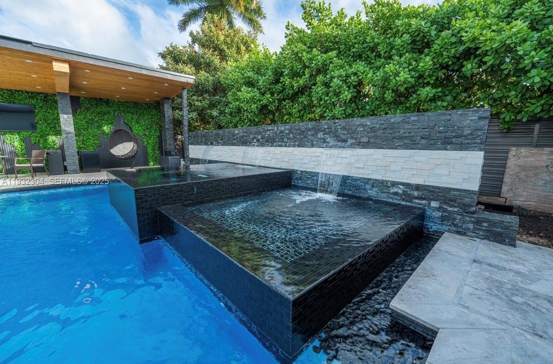 En Venta: $1,695,000 (6 camas, 6 baños, 3871 Pies cuadrados)