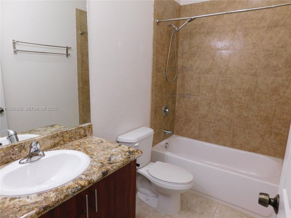 出租: $2,800 (4 贝兹, 3 浴室, 1440 平方英尺)