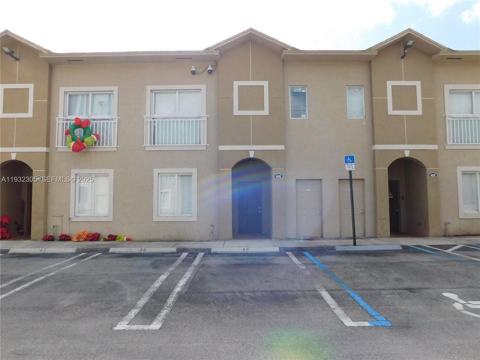 出租: $2,800 (4 贝兹, 3 浴室, 1440 平方英尺)