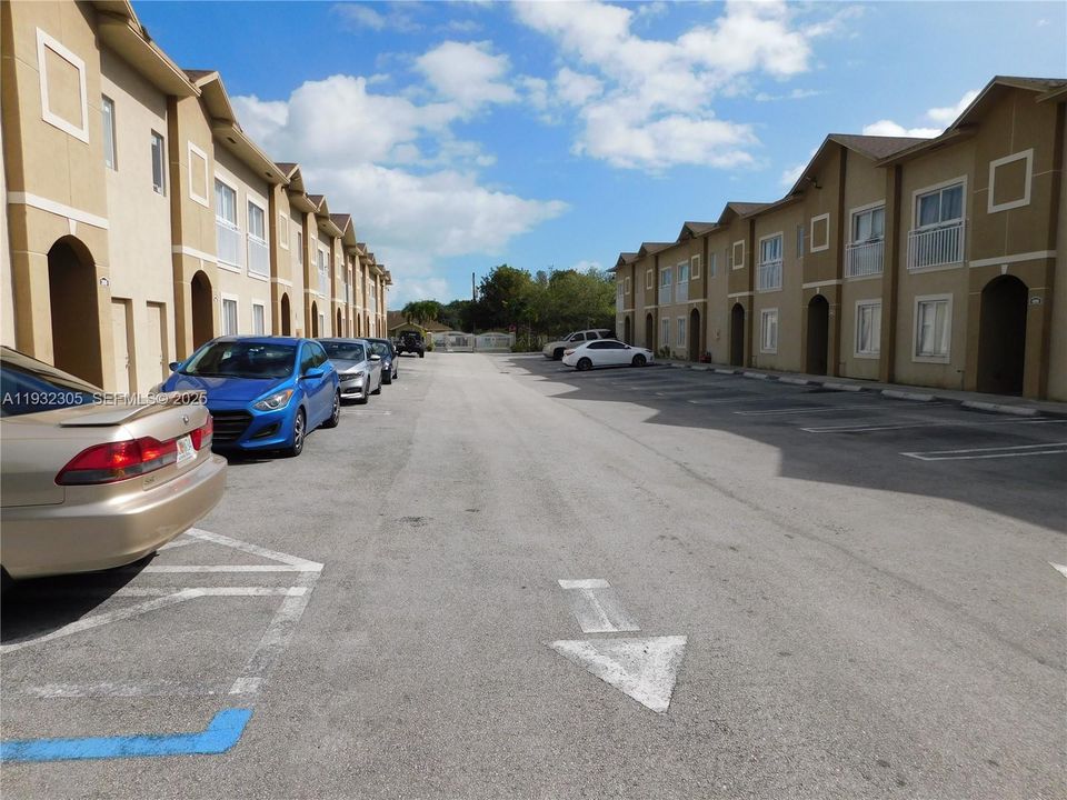 出租: $2,800 (4 贝兹, 3 浴室, 1440 平方英尺)