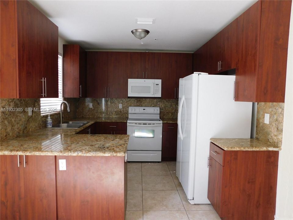 出租: $2,800 (4 贝兹, 3 浴室, 1440 平方英尺)