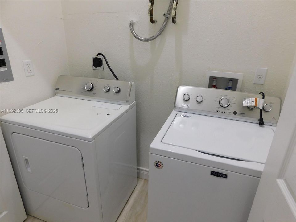 出租: $2,800 (4 贝兹, 3 浴室, 1440 平方英尺)