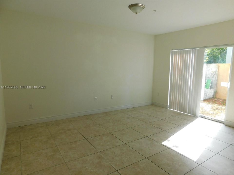 出租: $2,800 (4 贝兹, 3 浴室, 1440 平方英尺)