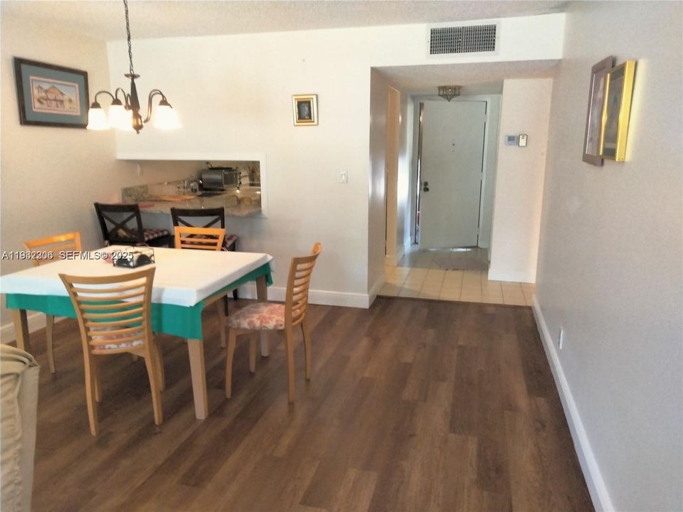 En Renta: $1,700 (2 camas, 2 baños, 1100 Pies cuadrados)