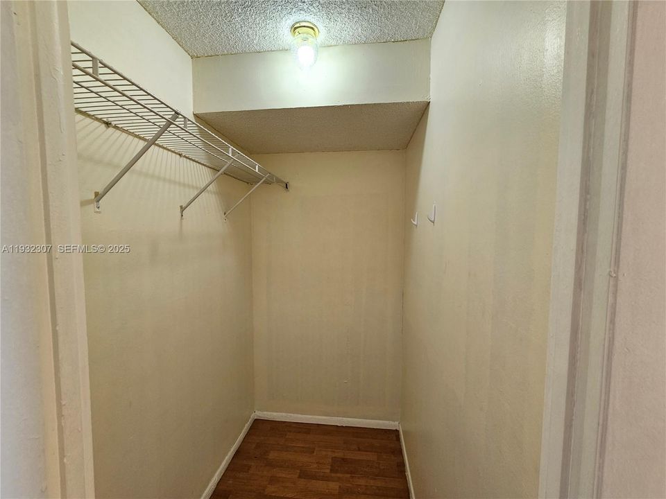 На продажу: $170,000 (1 спален, 1 ванн, 840 Квадратных фут)